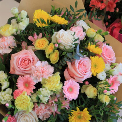 Rózsaszín, sárga csokor