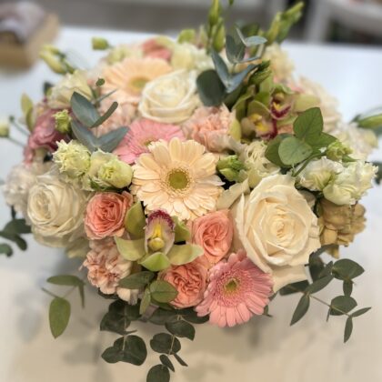 Pasztell kör alakú virágdoboz